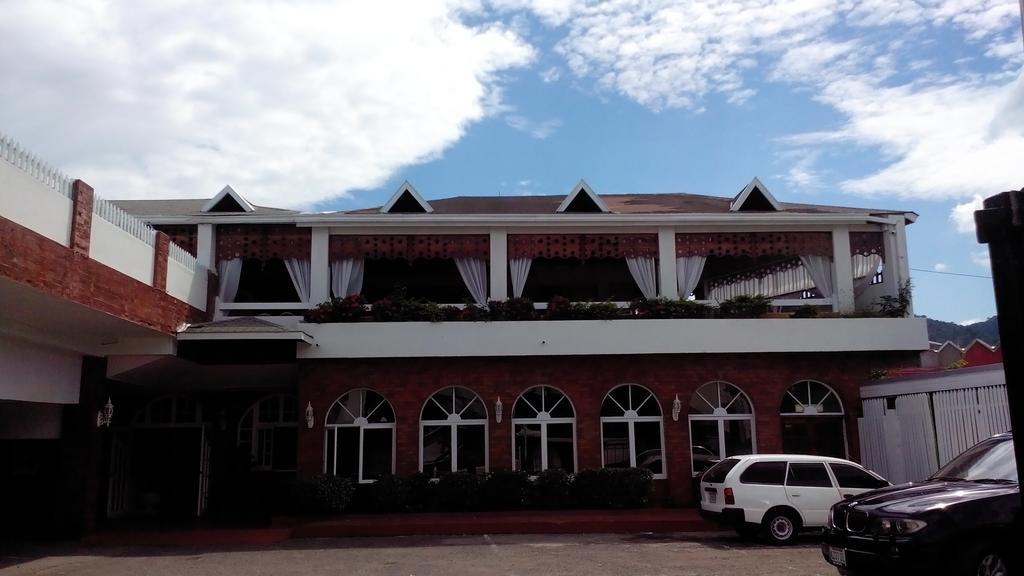 Village Hotel Ότσο Ρίος Εξωτερικό φωτογραφία